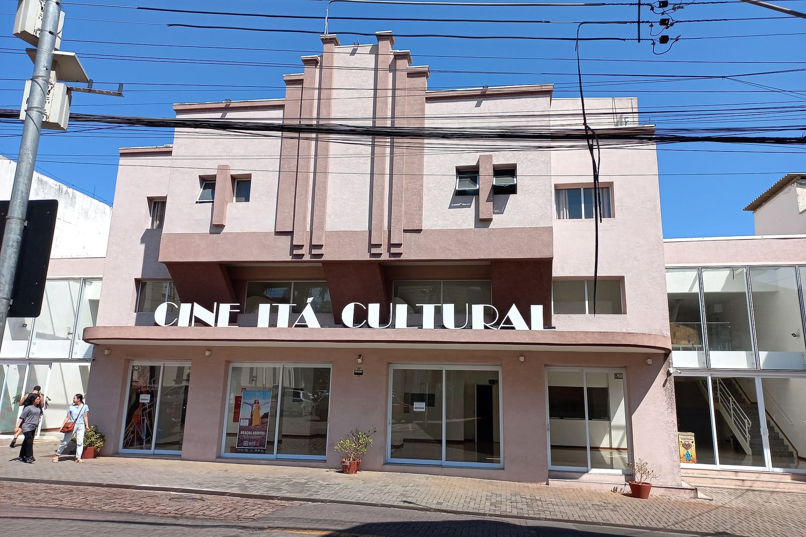 Fachada do Cine Itá Cultural, na Rua Visconde do Rio Branco, no centro de Atibaia. Foto: Sintegrity / Wikimedia Commons, CC BY-SA 4.0