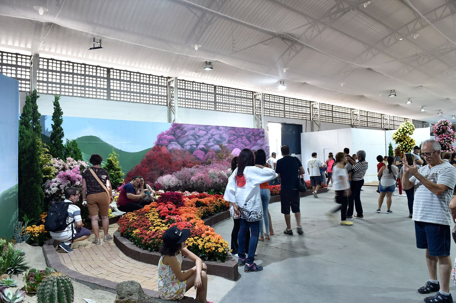 Festa de Flores e Morangos de Atibaia: quatro décadas de setembro florido, agora no Parque Ecológico
