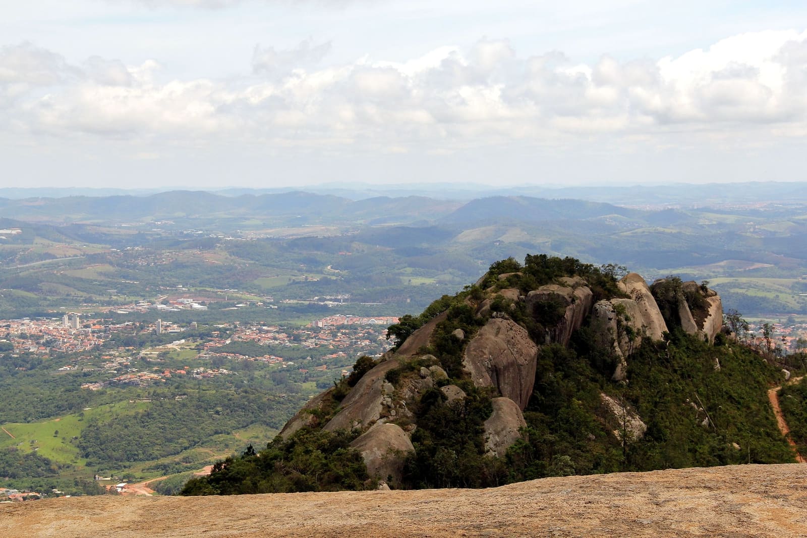 Pedra Grande, em Atibaia: como chegar, trilhas, regras e a melhor hora para subir